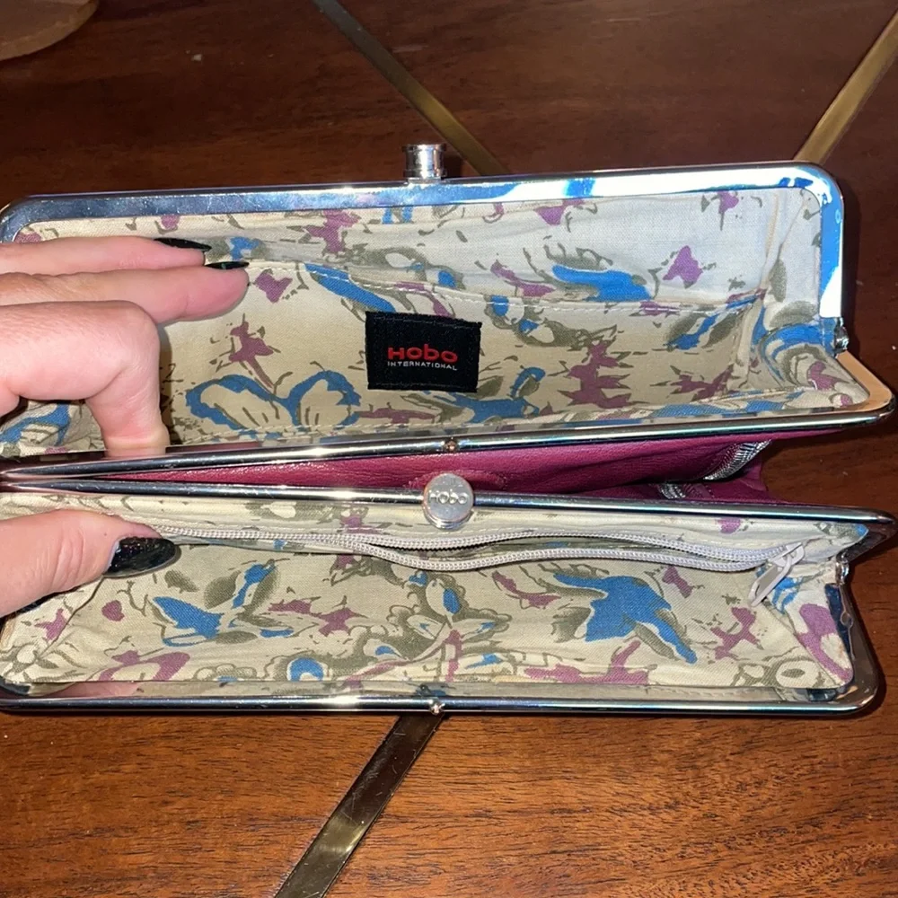 Hobo Leather wallet in a beautiful pink-plum  color